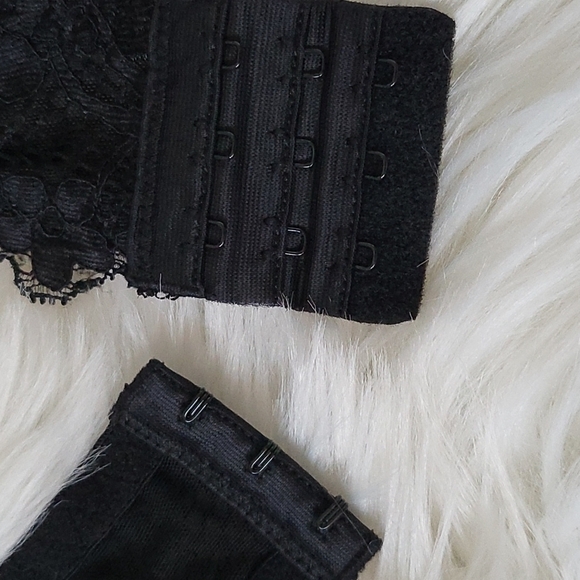 Sheer black lace bralette with adjustable hook and eye closure - Picture 9 of 11